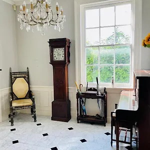 beautiful-private-2-bedroom-suite-in-mansion-home.brighton-hotels-england.com/