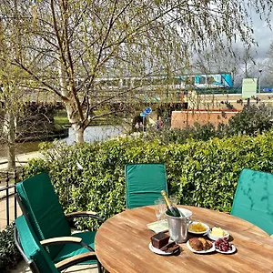 Riverside House - With Parking York