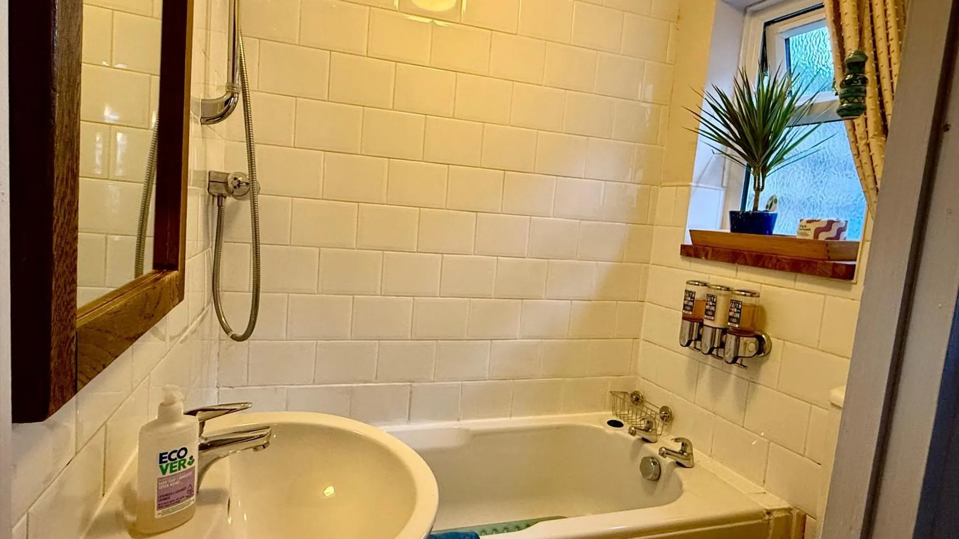 Comfy Home Within City Wall, 10 Mins Walk To Centre, Attractions & Railway Station York Holiday home